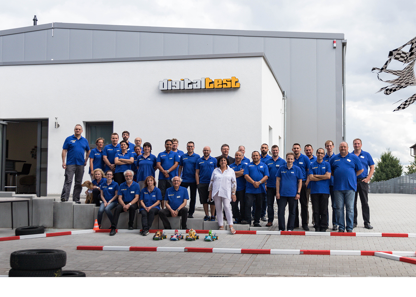 1735548933132753.jpg DT_Team_parallax.jpg